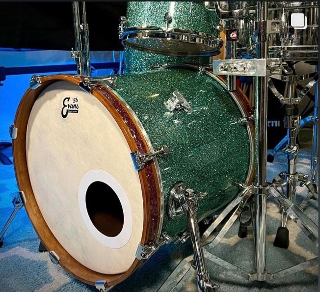 Nesting 18" kick drum in blue sparkle finish